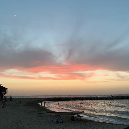 Cozy Apartment By The Sea Haifa Luaran gambar