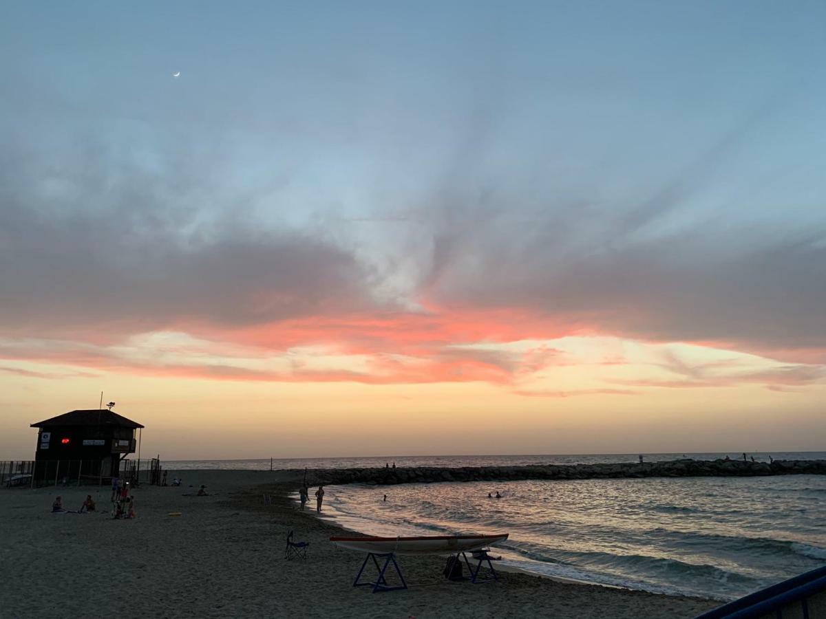 Cozy Apartment By The Sea Haifa Luaran gambar